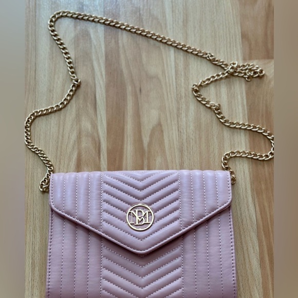 Badgley Mischka Studio Pale Pink Quilted Crossbody Clutch - Picture 3 of 4